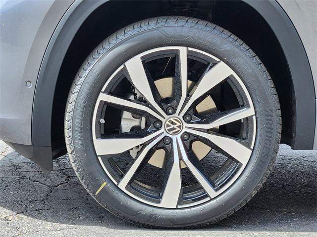 new 2025 Volkswagen Atlas car, priced at $51,931