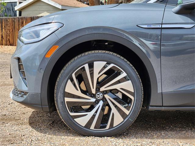 new 2025 Volkswagen ID.4 car, priced at $48,028