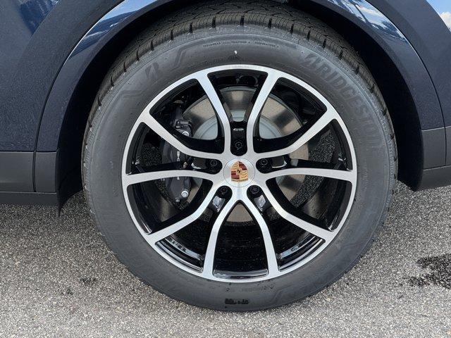 new 2025 Porsche Cayenne car, priced at $110,475
