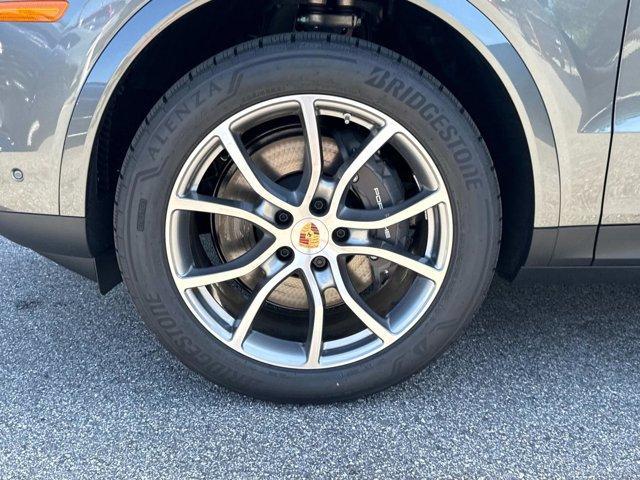 new 2025 Porsche Cayenne car, priced at $109,755