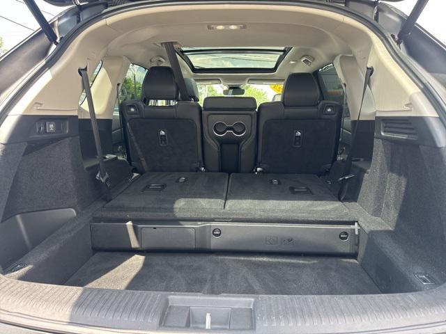 used 2023 Acura MDX car, priced at $39,900