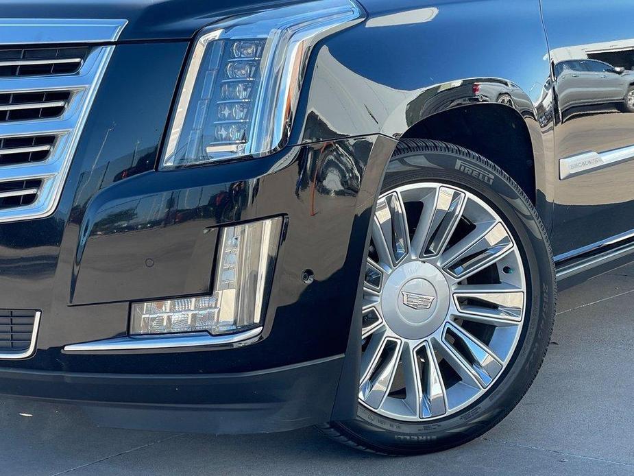 used 2020 Cadillac Escalade ESV car, priced at $37,994