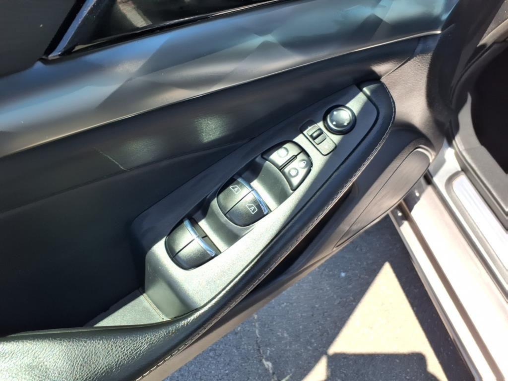 used 2023 Nissan Maxima car, priced at $25,888