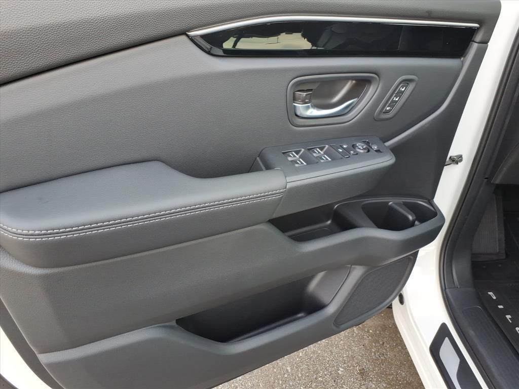 new 2025 Honda Pilot car, priced at $48,280