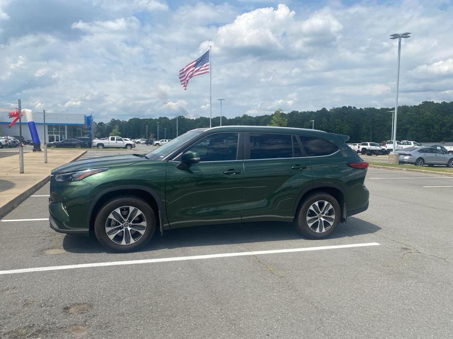 used 2023 Toyota Highlander car, priced at $38,888