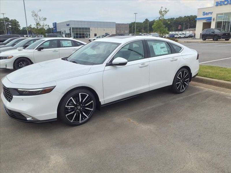 new 2024 Honda Accord Hybrid car, priced at $37,717