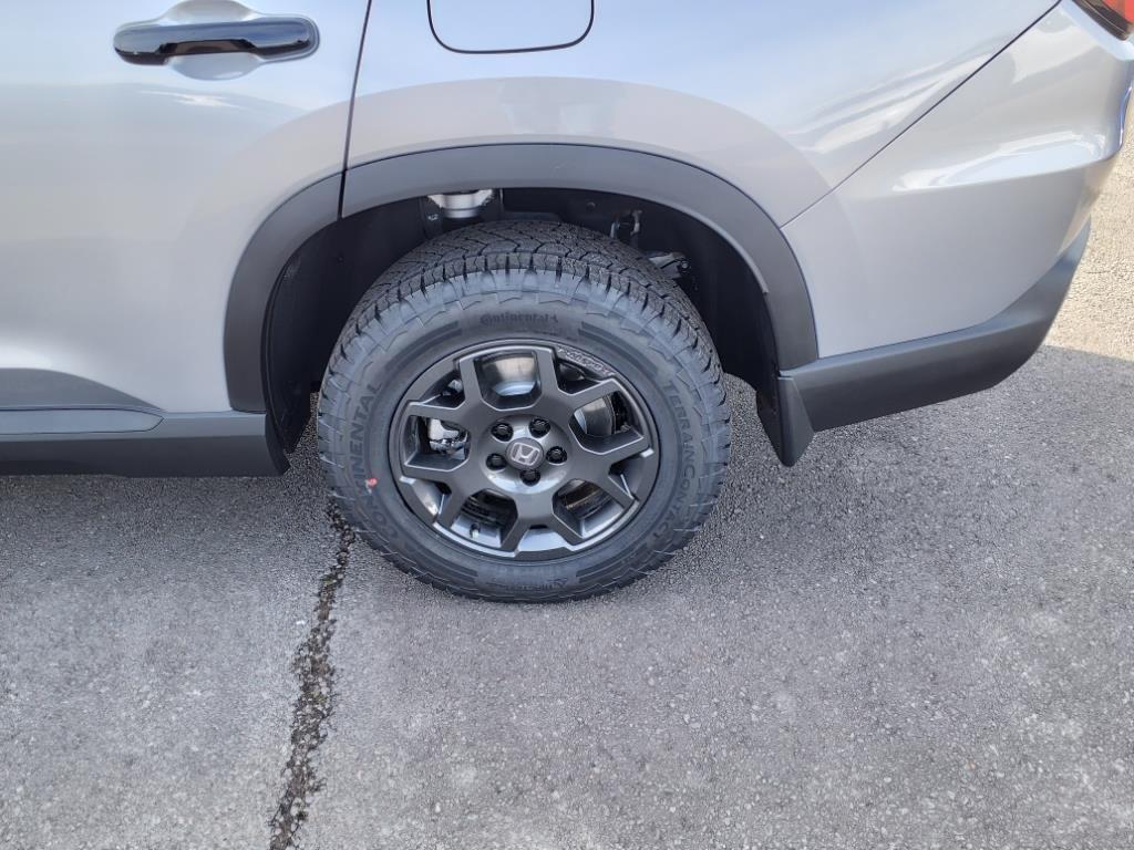 used 2025 Honda Pilot car, priced at $46,555