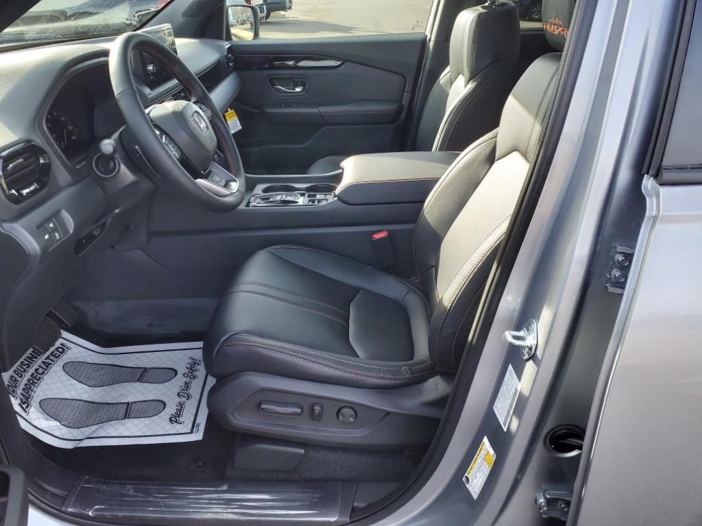 used 2025 Honda Pilot car, priced at $46,555