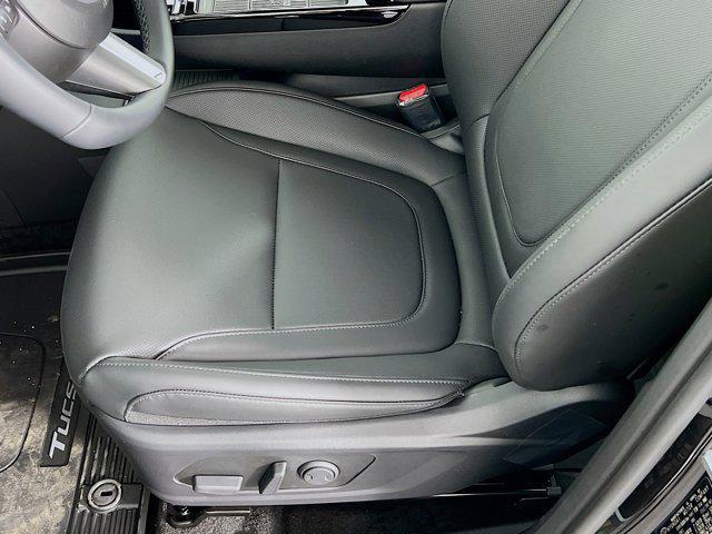 new 2025 Hyundai TUCSON Hybrid car, priced at $37,639