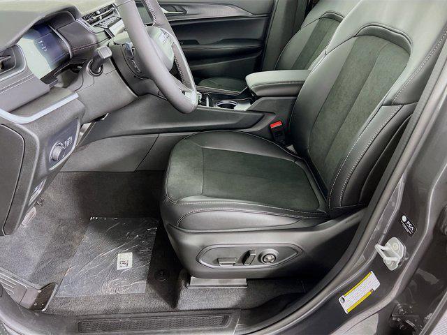 new 2025 Jeep Grand Cherokee car, priced at $41,208