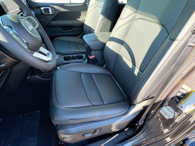 new 2025 Jeep Wrangler car, priced at $51,472