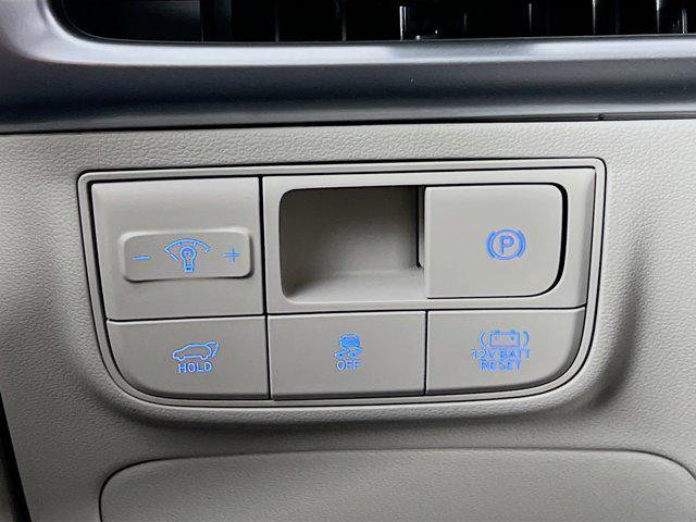 new 2025 Hyundai TUCSON Hybrid car, priced at $38,067