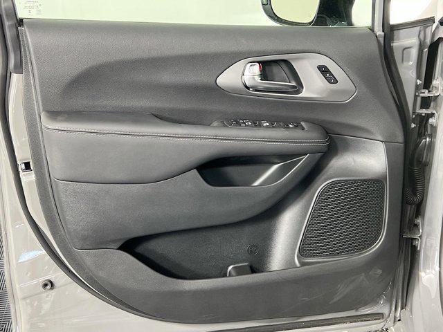 new 2025 Chrysler Pacifica car, priced at $41,752