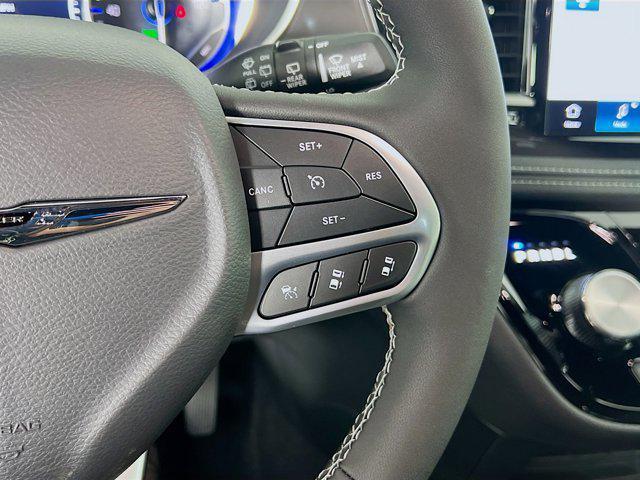 new 2025 Chrysler Pacifica car, priced at $41,752
