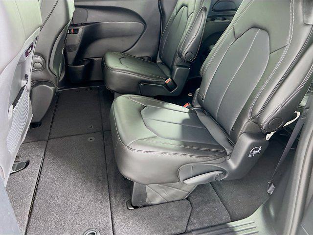 new 2025 Chrysler Pacifica car, priced at $41,752