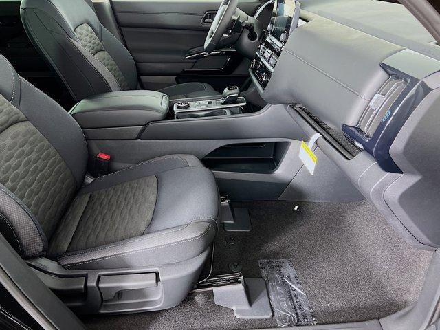 new 2025 Nissan Pathfinder car, priced at $39,578