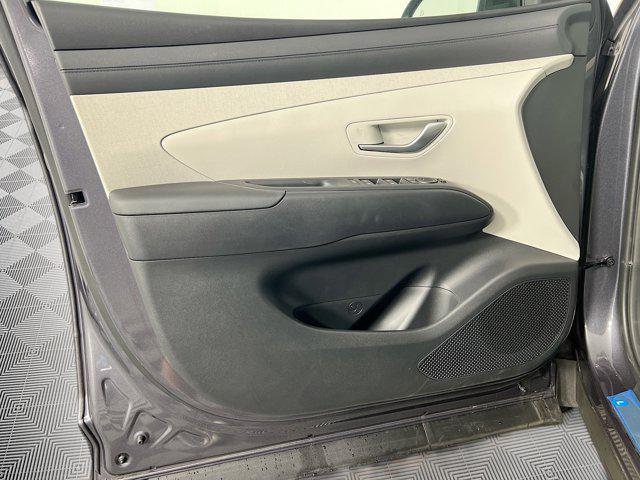 new 2025 Hyundai TUCSON Hybrid car, priced at $37,704