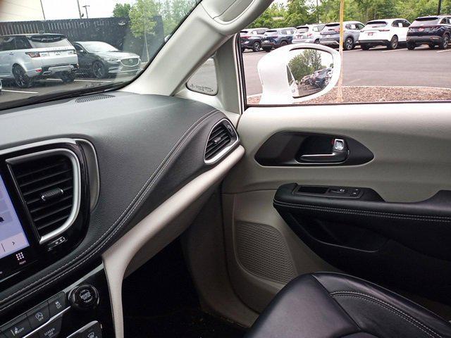 used 2022 Chrysler Pacifica car, priced at $33,352