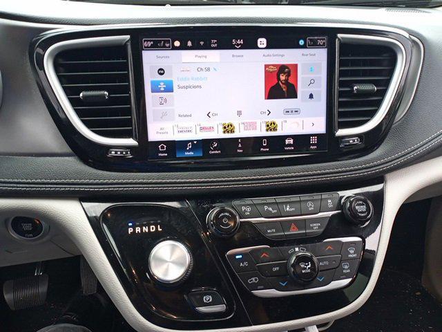 used 2022 Chrysler Pacifica car, priced at $33,352