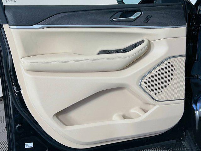 new 2025 Jeep Grand Cherokee car, priced at $44,292