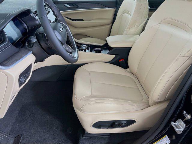 new 2025 Jeep Grand Cherokee car, priced at $44,292