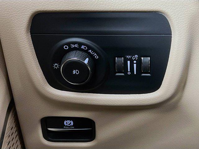 new 2025 Jeep Grand Cherokee car, priced at $44,292