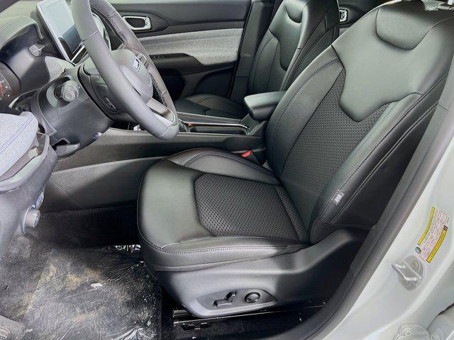 new 2025 Jeep Compass car, priced at $30,043