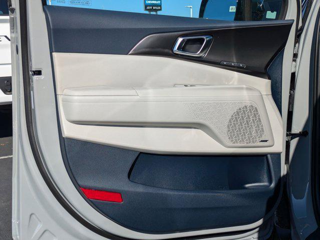 new 2025 Kia Carnival car, priced at $52,255