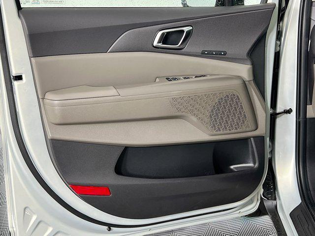 new 2025 Kia Carnival car, priced at $45,031