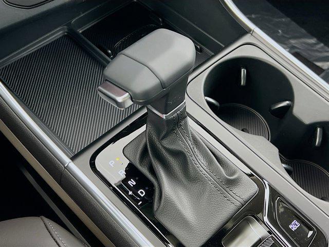 new 2025 Kia Carnival car, priced at $45,031