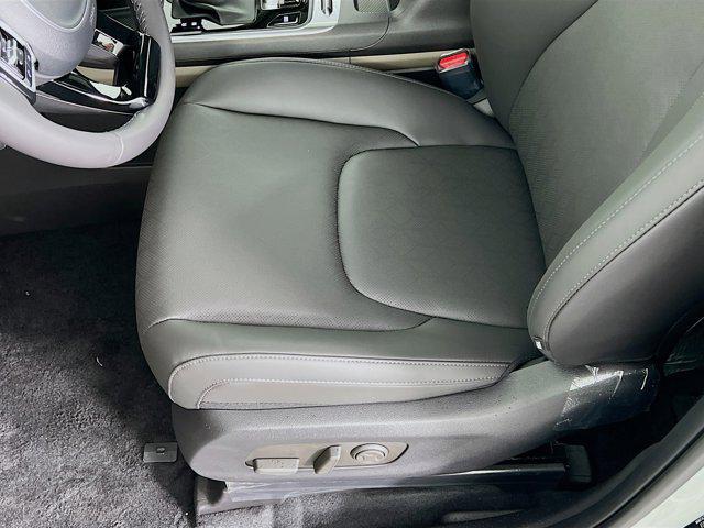 new 2025 Kia Carnival car, priced at $45,031