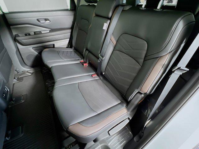 new 2025 Nissan Pathfinder car, priced at $51,386