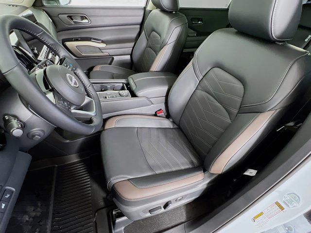 new 2025 Nissan Pathfinder car, priced at $51,386