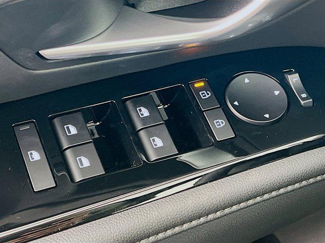 new 2025 Hyundai TUCSON Hybrid car, priced at $42,554
