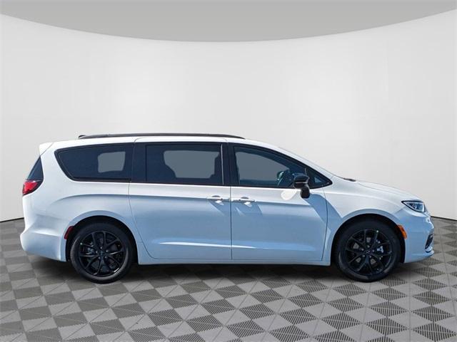 new 2024 Chrysler Pacifica car, priced at $42,315