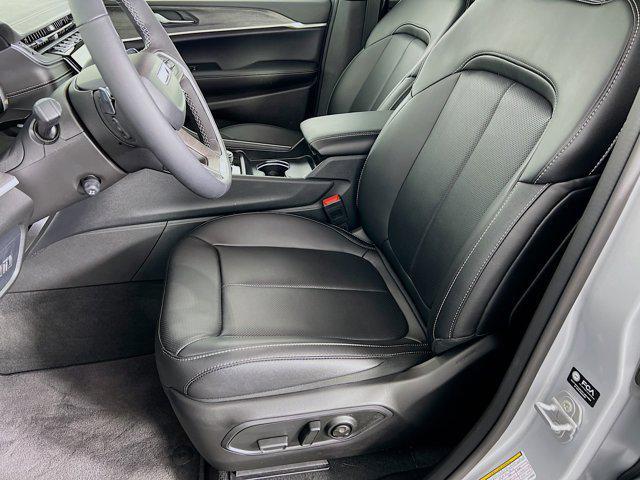 new 2025 Jeep Grand Cherokee car, priced at $52,596
