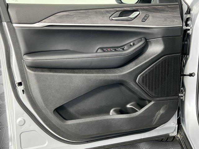 new 2025 Jeep Grand Cherokee car, priced at $52,596