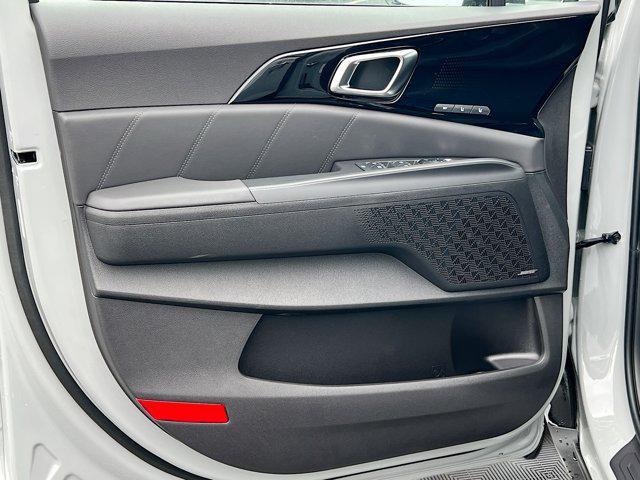new 2025 Kia Carnival Hybrid car, priced at $54,417