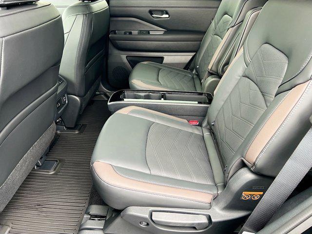 new 2025 Nissan Pathfinder car, priced at $49,761