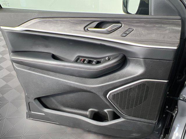 new 2025 Jeep Grand Cherokee car, priced at $51,446