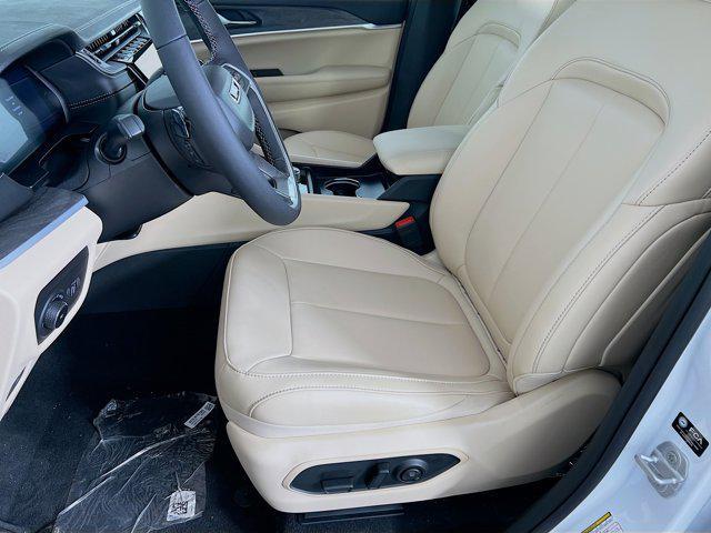 new 2025 Jeep Grand Cherokee car, priced at $46,976