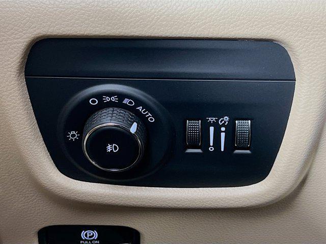 new 2025 Jeep Grand Cherokee car, priced at $46,976