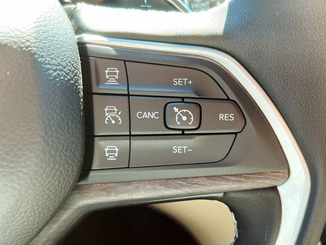 new 2025 Jeep Grand Cherokee car, priced at $41,292