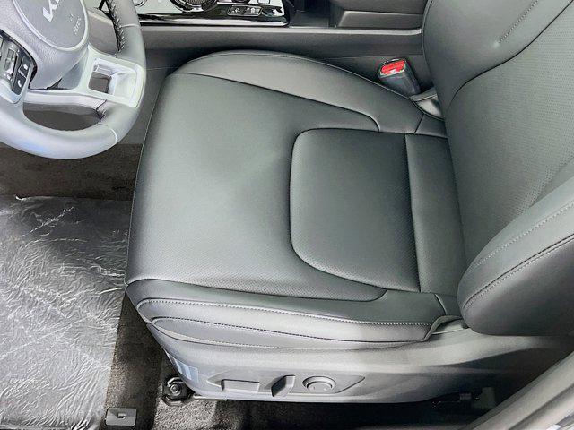 new 2025 Kia Sportage Hybrid car, priced at $33,217