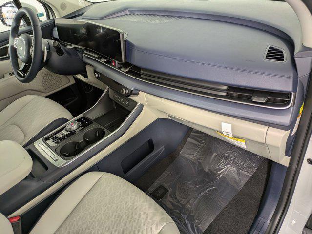 new 2025 Kia Carnival Hybrid car, priced at $43,958