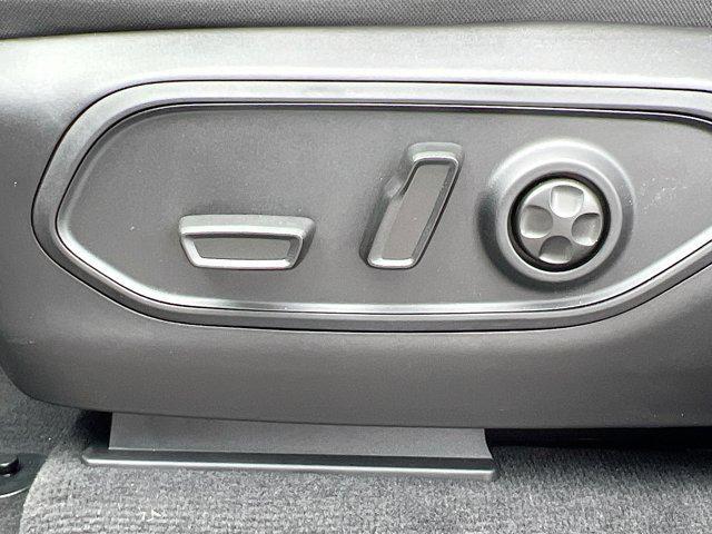 new 2025 Jeep Grand Cherokee car, priced at $42,270