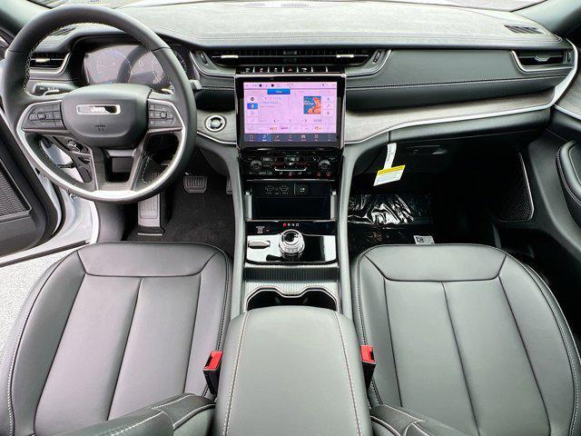 new 2025 Jeep Grand Cherokee car, priced at $42,270