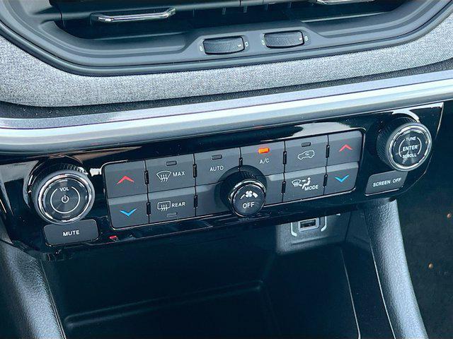 new 2025 Jeep Compass car, priced at $29,998