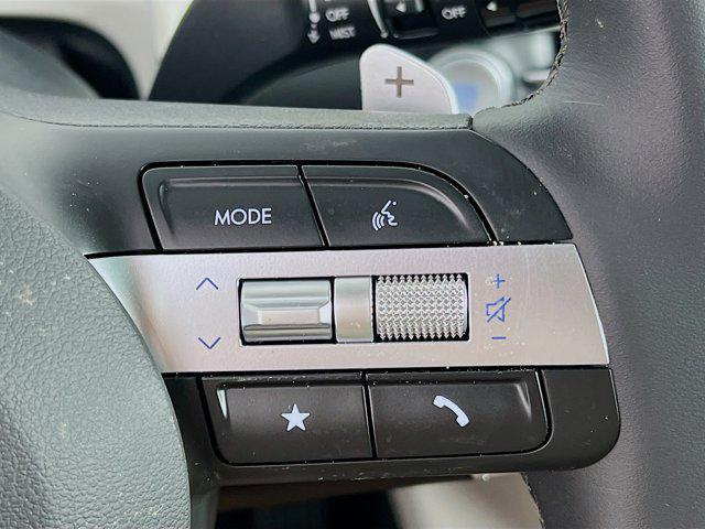 new 2025 Hyundai TUCSON Hybrid car, priced at $37,639