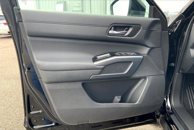 new 2025 Nissan Pathfinder car, priced at $45,918